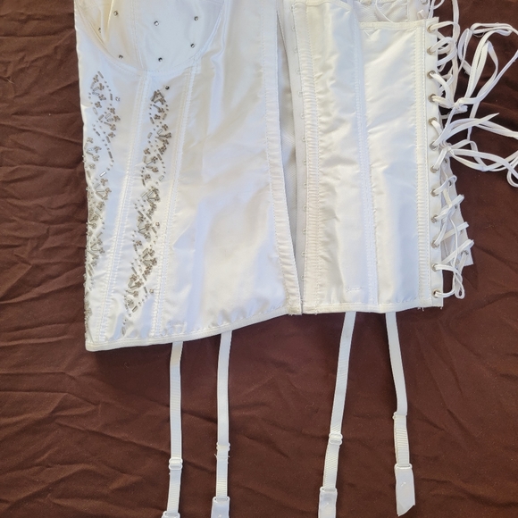 NWT Frederick's White Corset with Silver beaded and Crystal detail - Size: Large - Picture 2 of 9